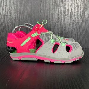New Balance ADIRONDACK Sandal size 6Y
